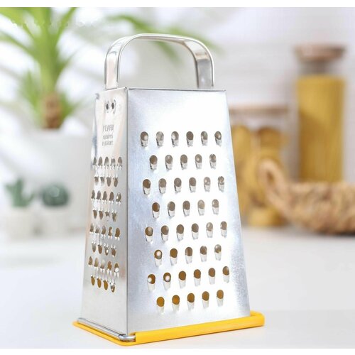 Тёрка с крышкой-дозатором и стороной для сыра металлическая ручка 443₽