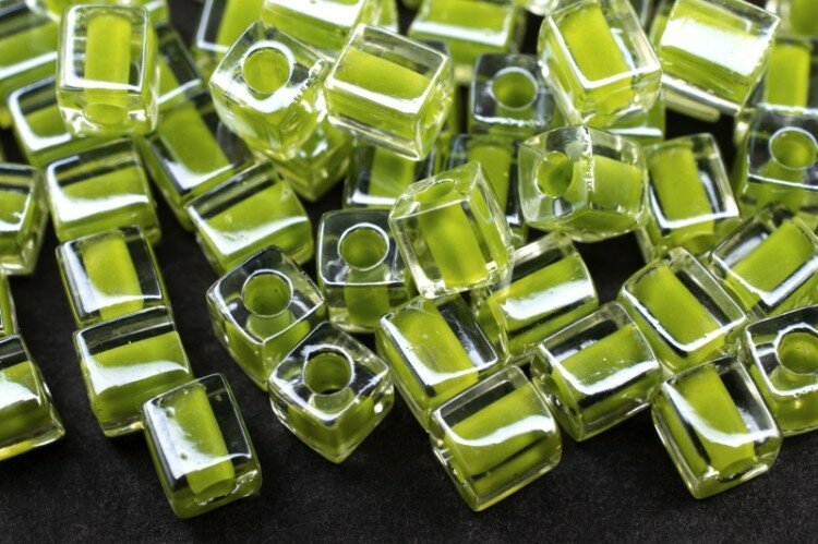 Бисер японский Miyuki Cube кубический 4мм #0245 зеленый/хрусталь, окрашенный изнутри, 10 грамм
