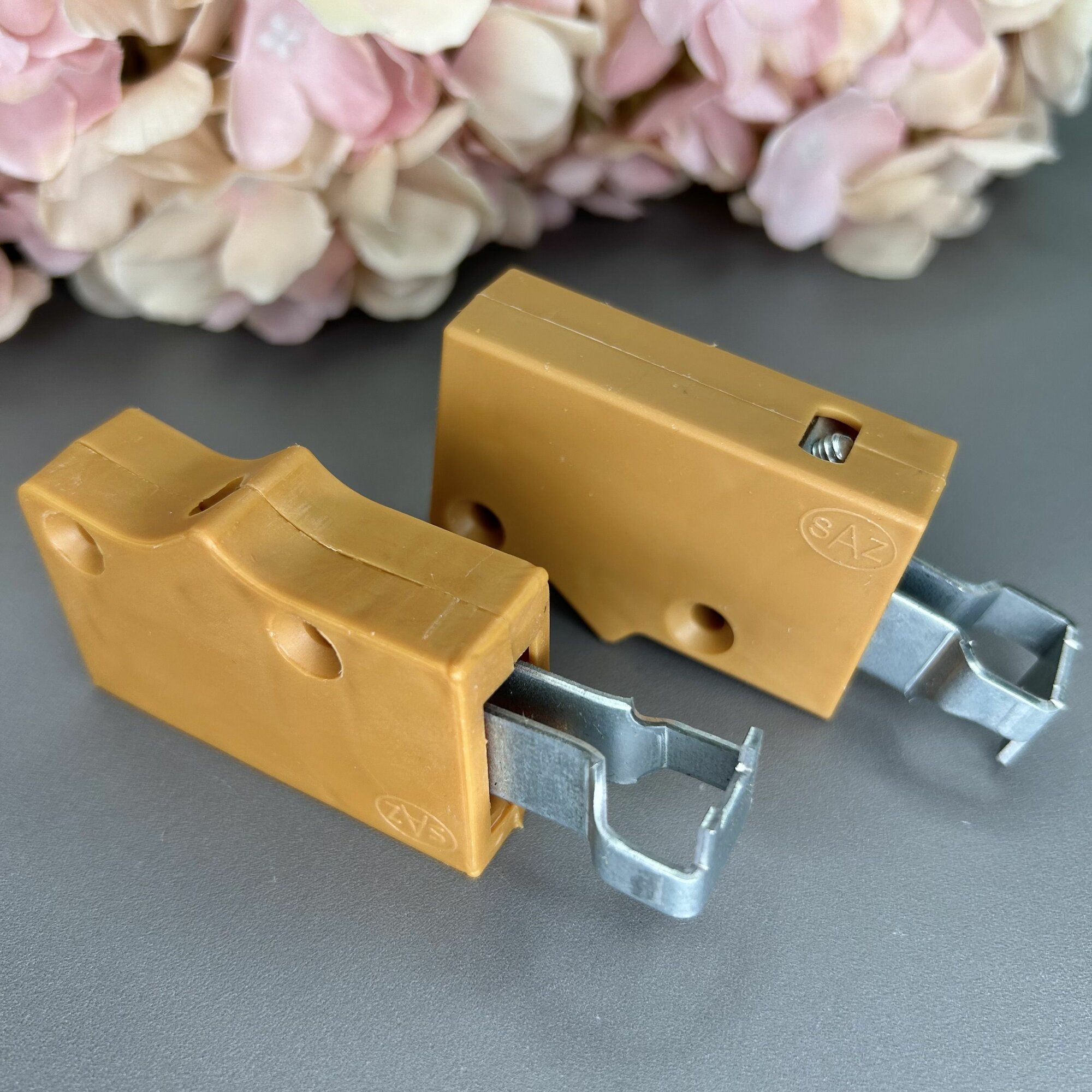 Фурнитура Для Мебели Навес (подвес) мебельный регулируемый универсальный (комплект из 6 штук), ольха