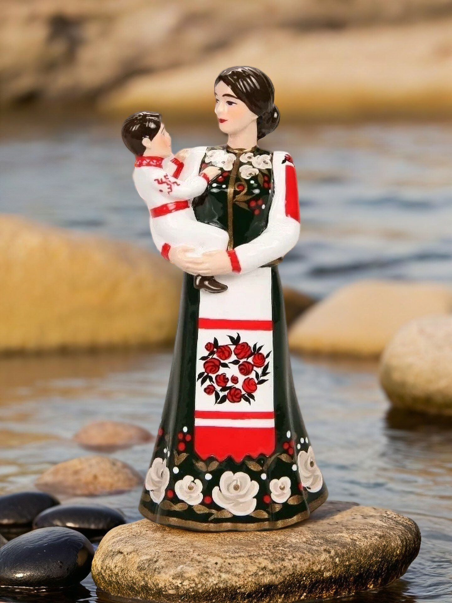 Интерьерная статуэтка Казачка с ребенком (ручная роспись) средняя
