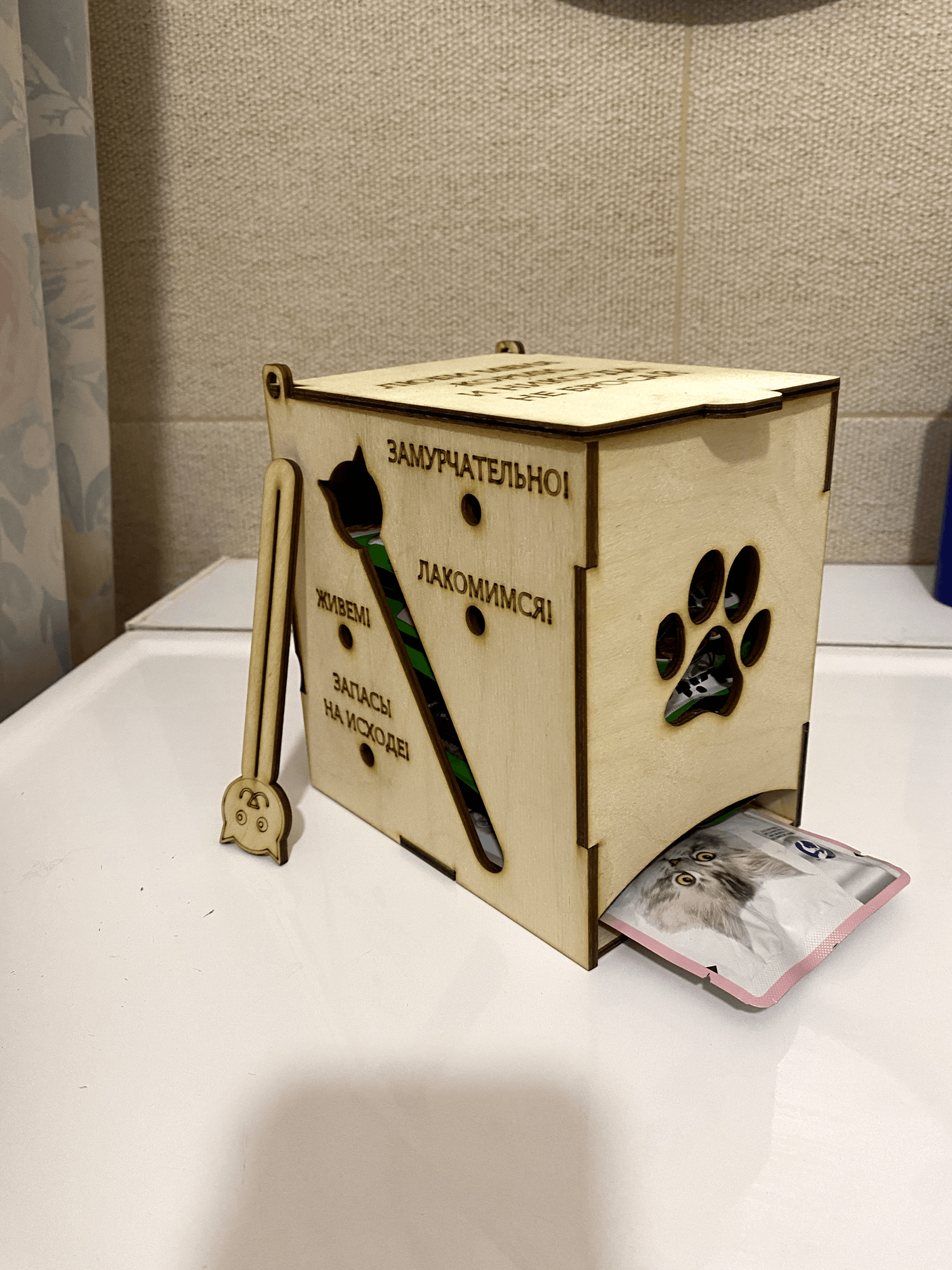 Органайзер для влажного корма с прессом - контейнер, ящик, коробка для корма на кухню для котов, котят (дерево) - фотография № 3