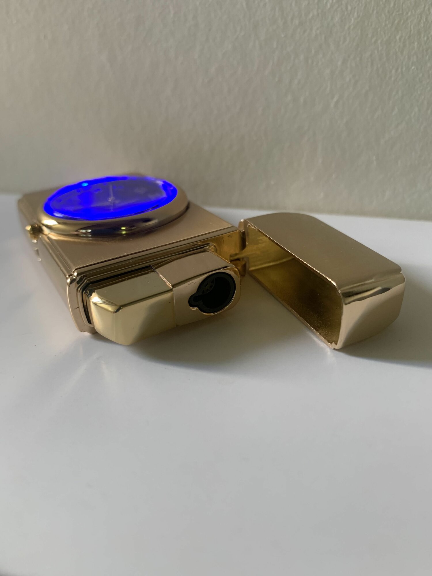 газовая зажигалка часы с подсветкой, золото 2 - фотография № 3
