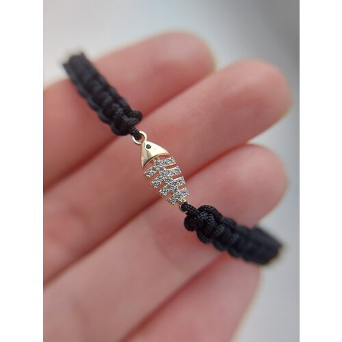 Плетеный черный браслет с рыбкой