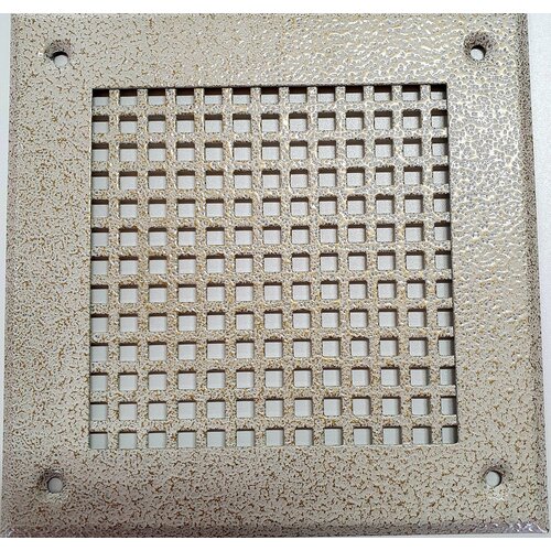 Вентиляционная решетка металлическая 150х150 мм, тип перфорации крупный квадрат (Qg 5-8), цвет белый антик решетка вентиляционная 200х200мм металлическая крупный квадрат qg 5 8 цвет антик медный
