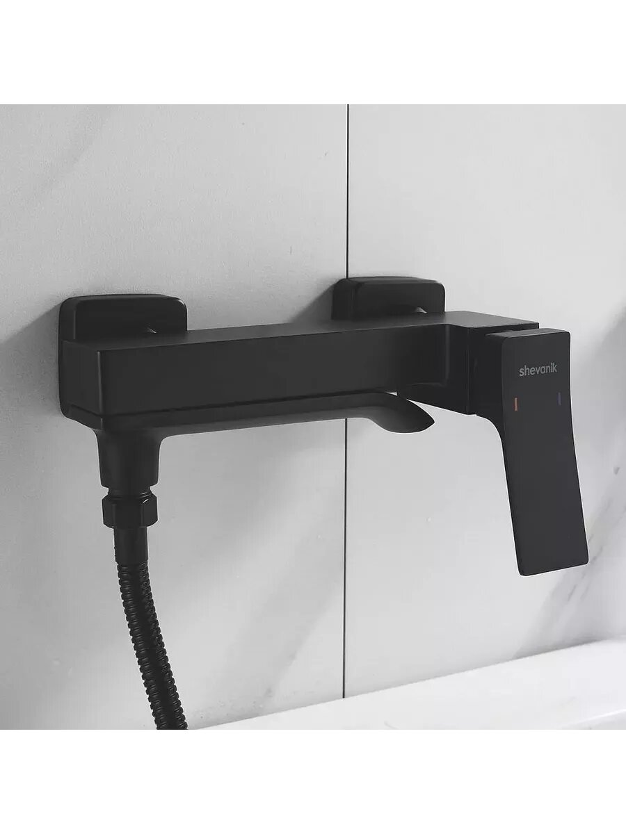 Cмеситель S4002H для ванны с душем черный — фото 1