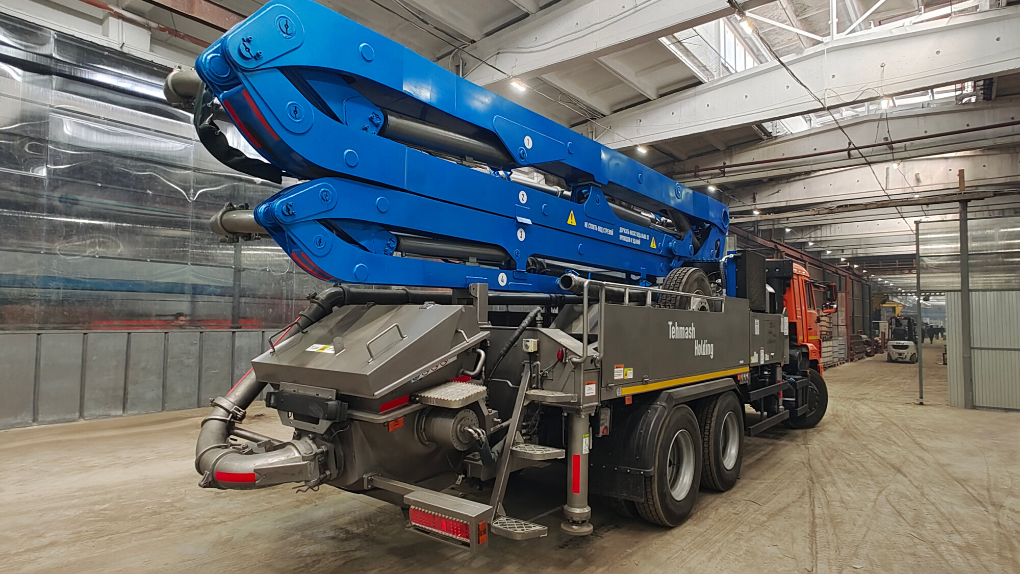 Автобетононасос 30 метров на шасси КамАЗ