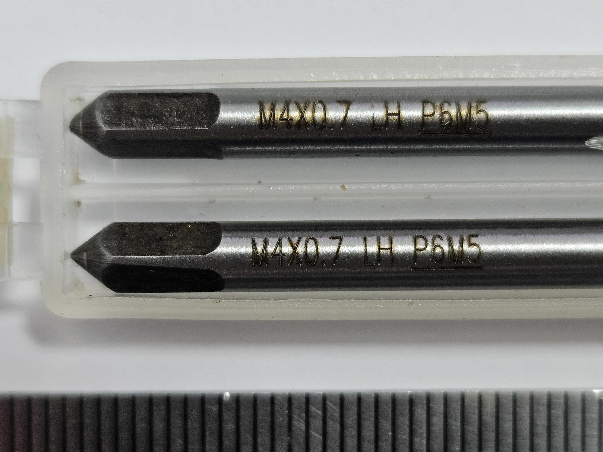 Метчик левый м/р М4х0,7 комплект из 2х шт. — фото 1