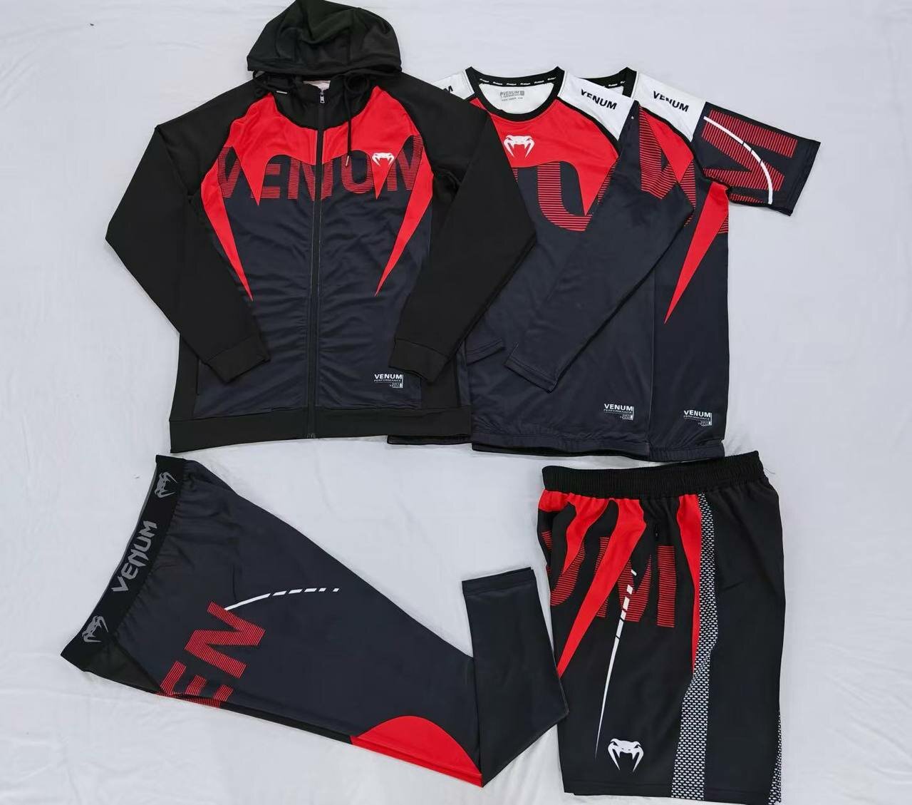 Костюм спортивный