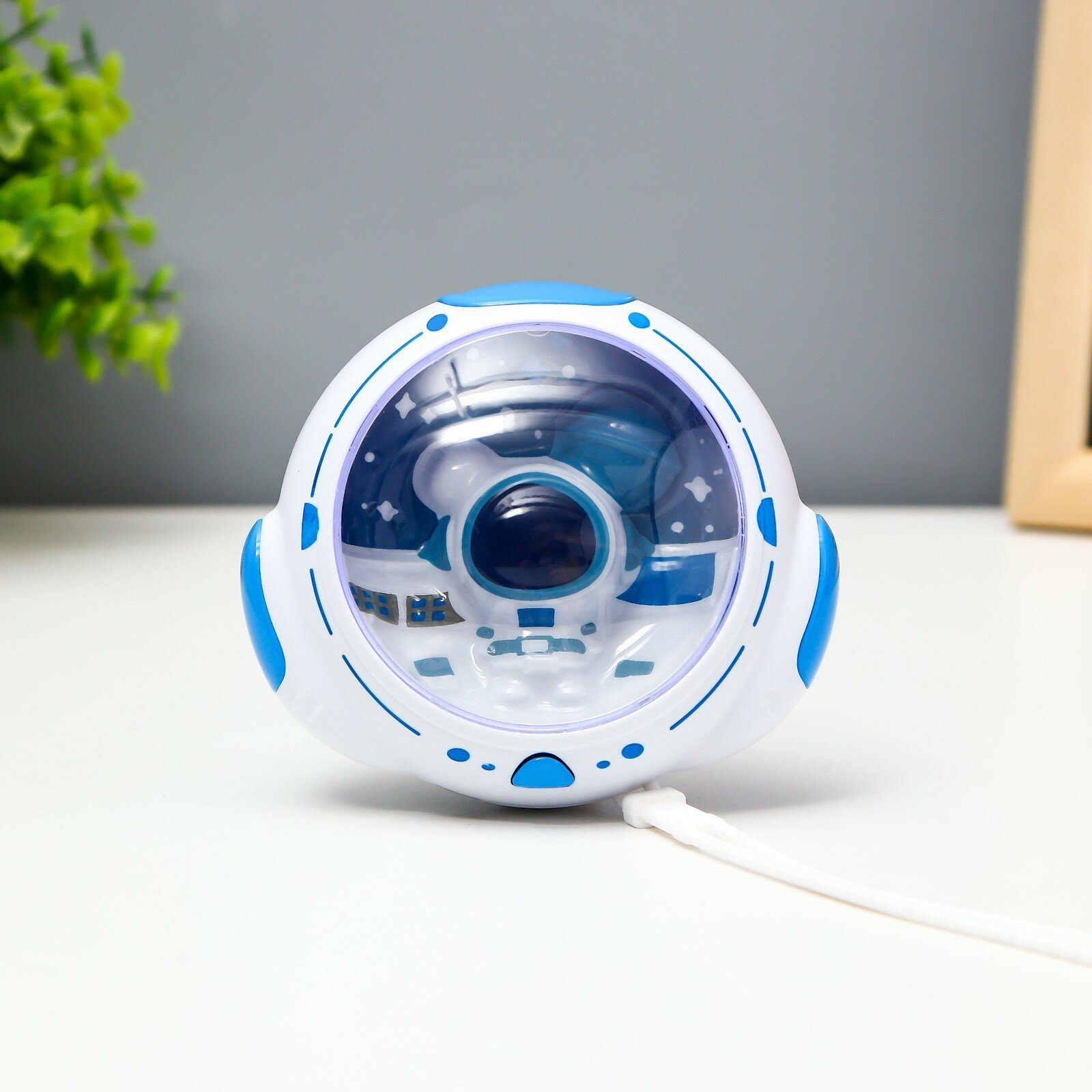 Ночник с грелкой для рук"Космонавт" LED USB бело-синий 10х9х5,8 см Risalux 9417295 . - фотография № 19