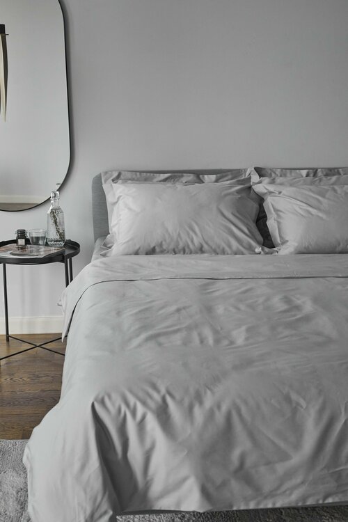 Комплект постельного белья 2-спальный из премиального сатина плотность 400TC Silver, пододеяльник 180x205, простыня на резинке 160х200х30, наволочки 50x70