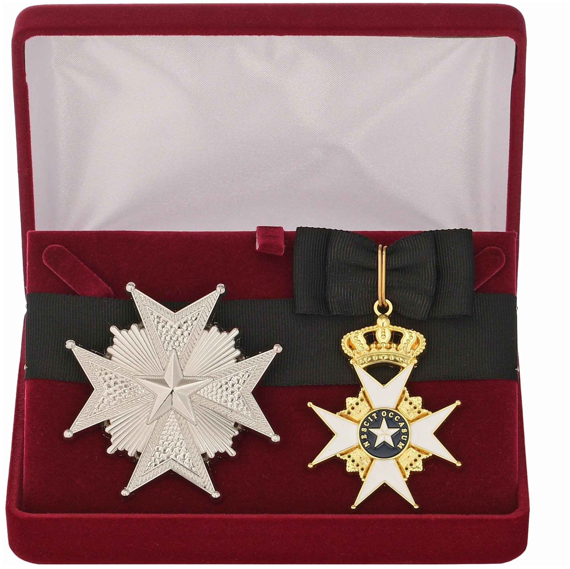 Знак и звезда ордена Полярной Звезды в подарочном футляре, сувенирные муляжи