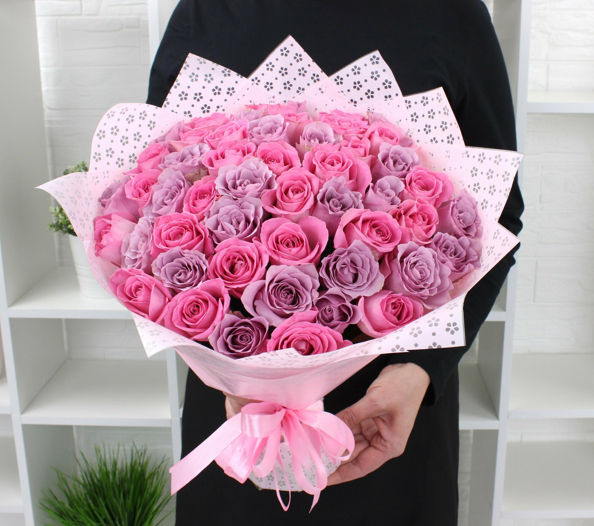 51 роза сиреневого и розового цвета 40см
