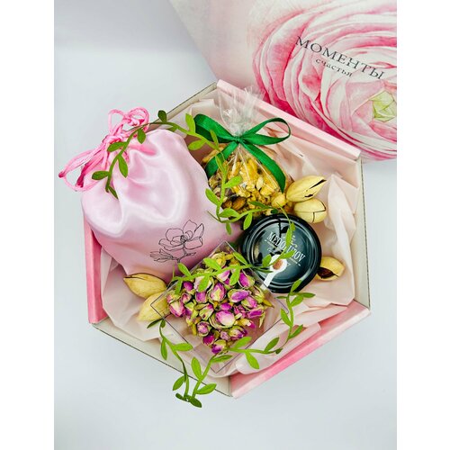 Подарочный набор "Моменты счастья", орехи, чай, бутоны роз, мёд-суфле