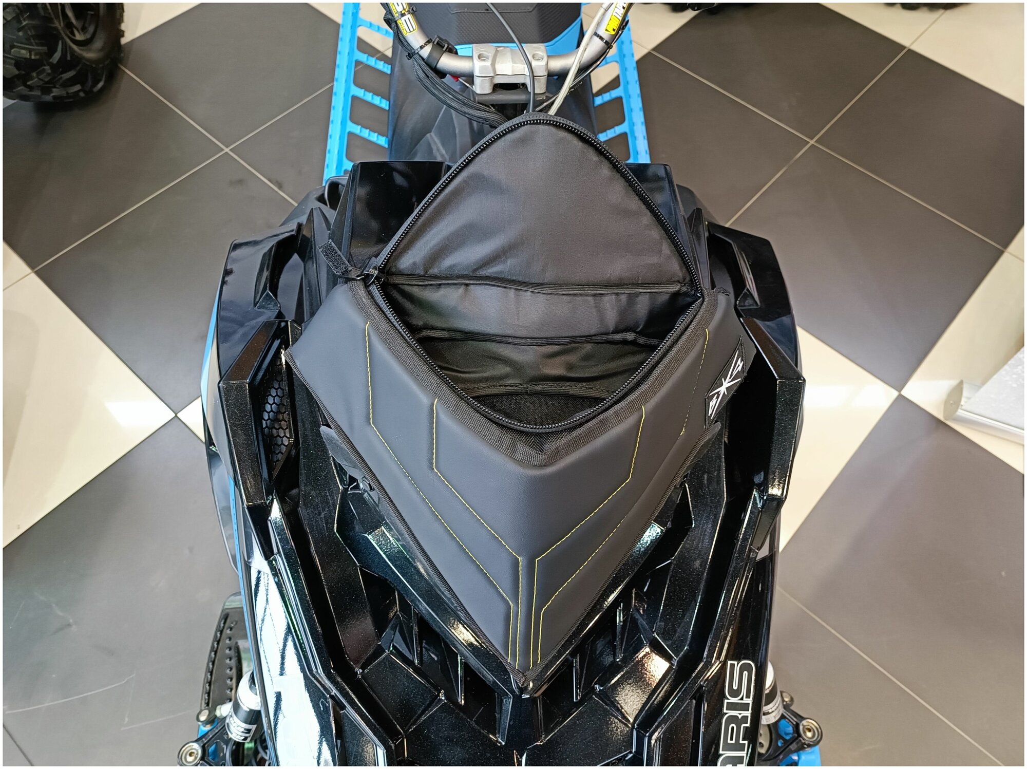 Сумка ветрозащитная для снегохода Polaris, платформа Axys — фото 1