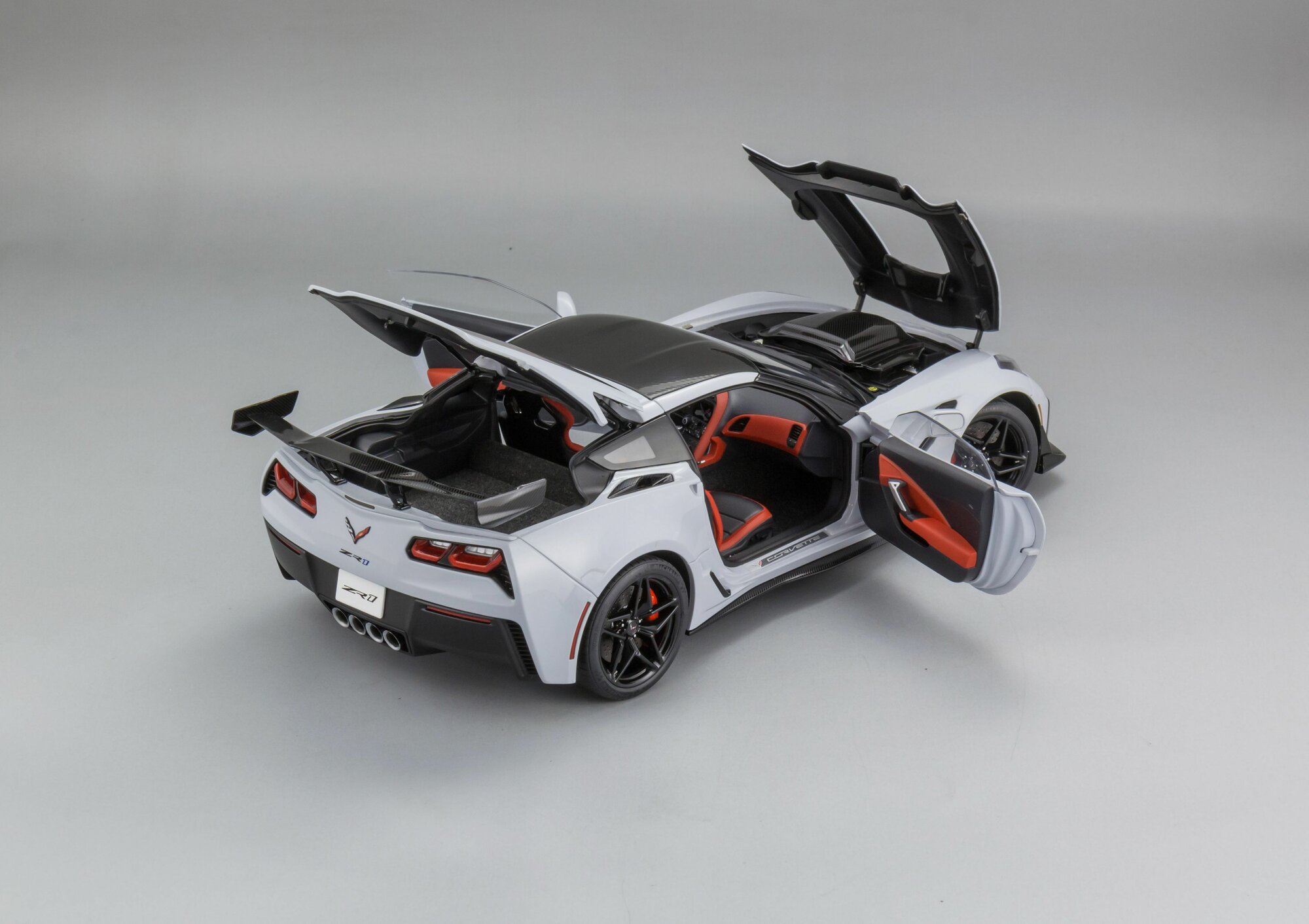 Коллекционная масштабная модель 1:18 Chevrolet Corvette C7 ZR1 от AUTOart — фото 1