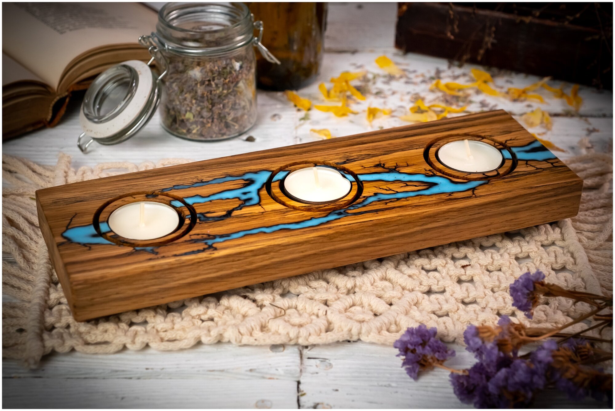 Подсвечник деревянный "Трио с лампой" 30х9,5 см. для чайной свечи (голубая молния) - фотография № 1