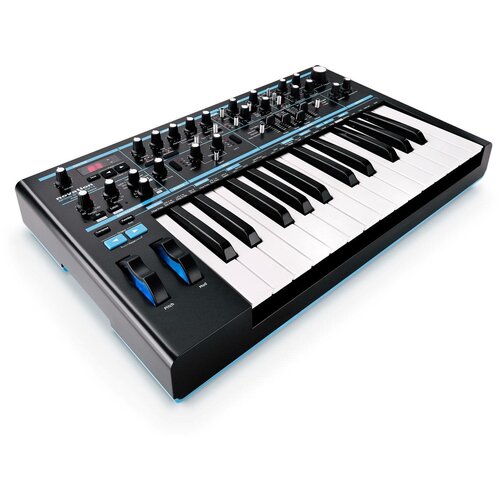 Монофонический синтезатор Novation Bass Station II