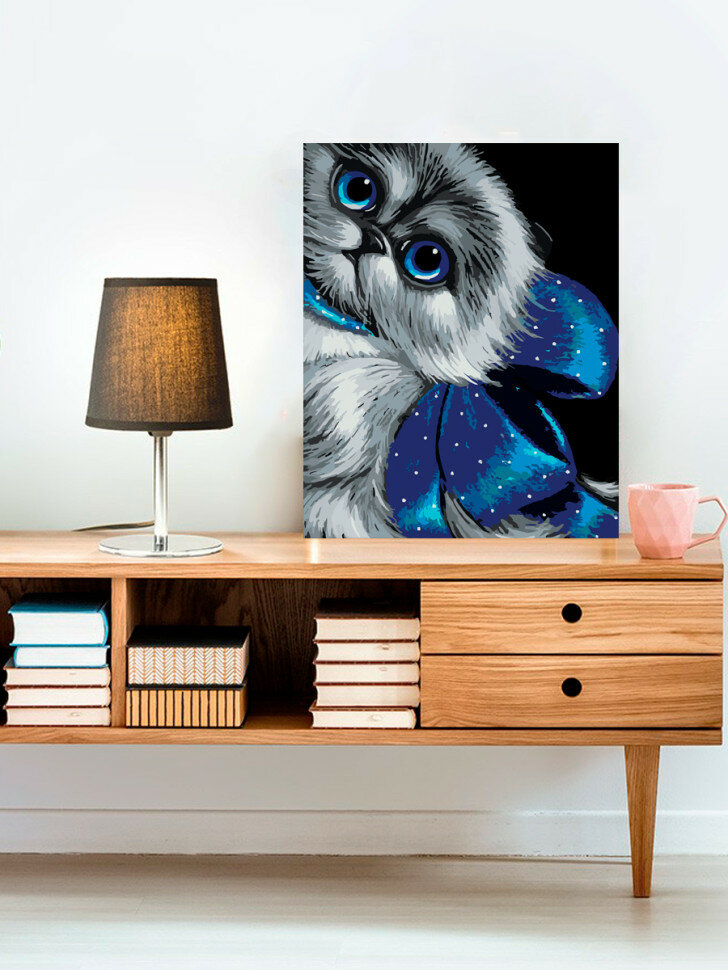 Картина по номерам "Котик с синим бантом" — фото 1