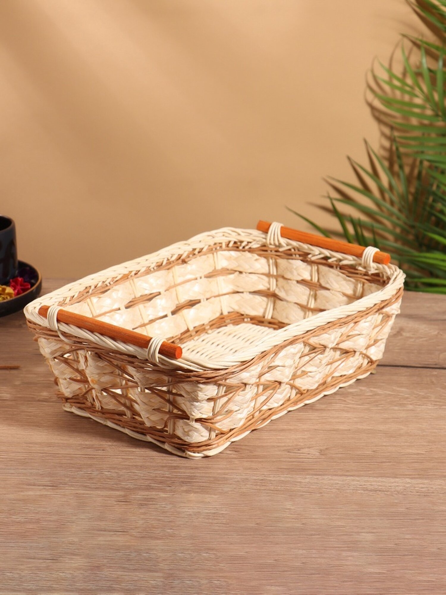 Корзина плетеная Сима-ленд ротанг бежево-коричневая 30x22x11 см