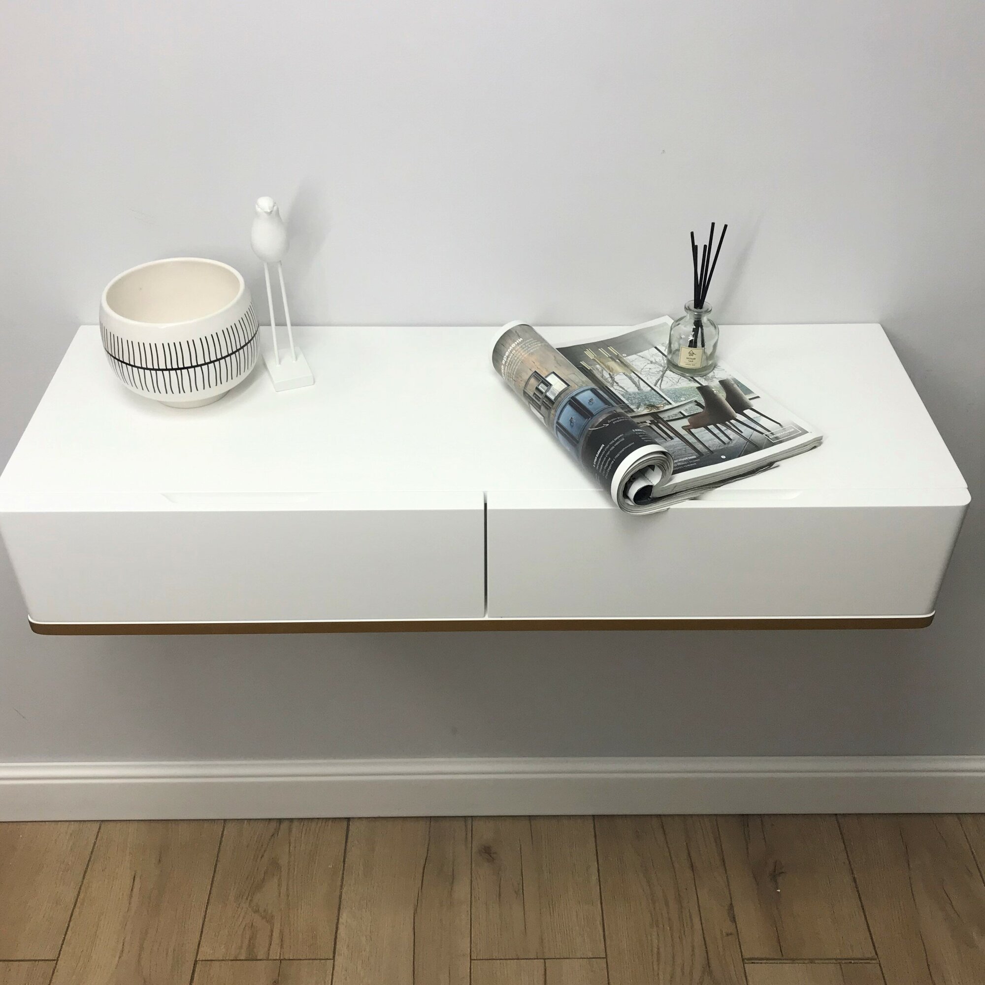 Туалетный столик в эмали подвесной, Bianko консольный столик, консоль навесная белая 100х32х16 см. Дизайнерская мебель Grande House - фотография № 9
