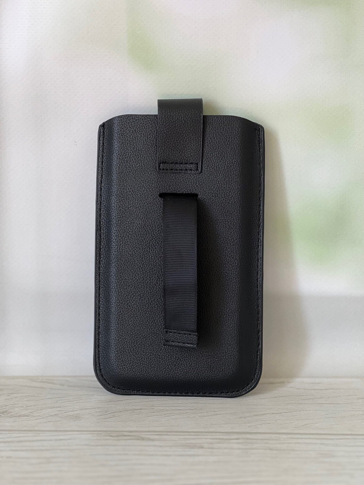 Чехол карман на телефон универсальный с магнитной застежкой и язычком 165*100 (5.5") черный - фотография № 4