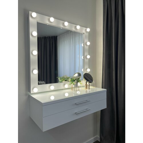 Туалетный столик