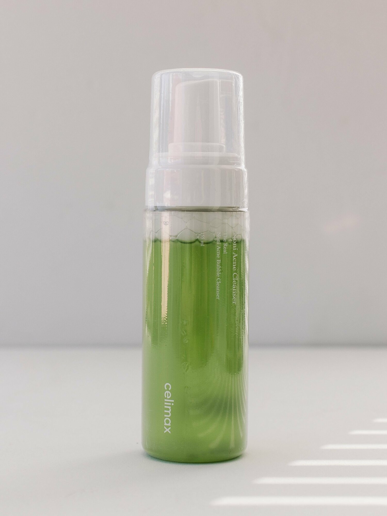 Celimax Мягкая очищающая пенка на основе нони The Real Noni Acne Bubble Cleanser 155ml
