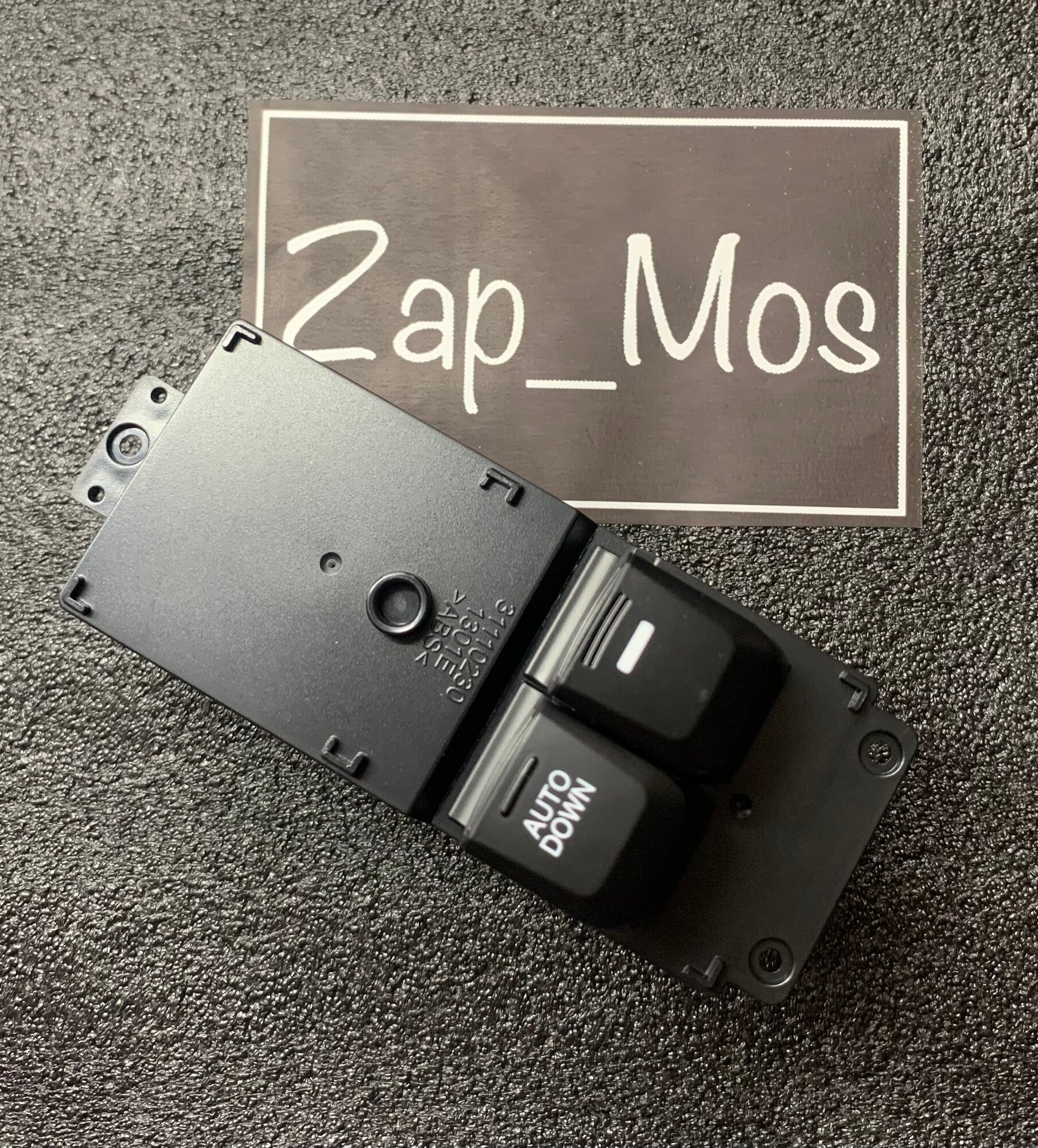 Кнопка водительской двери стеклоподъемника Kia Rio 3 с auto down