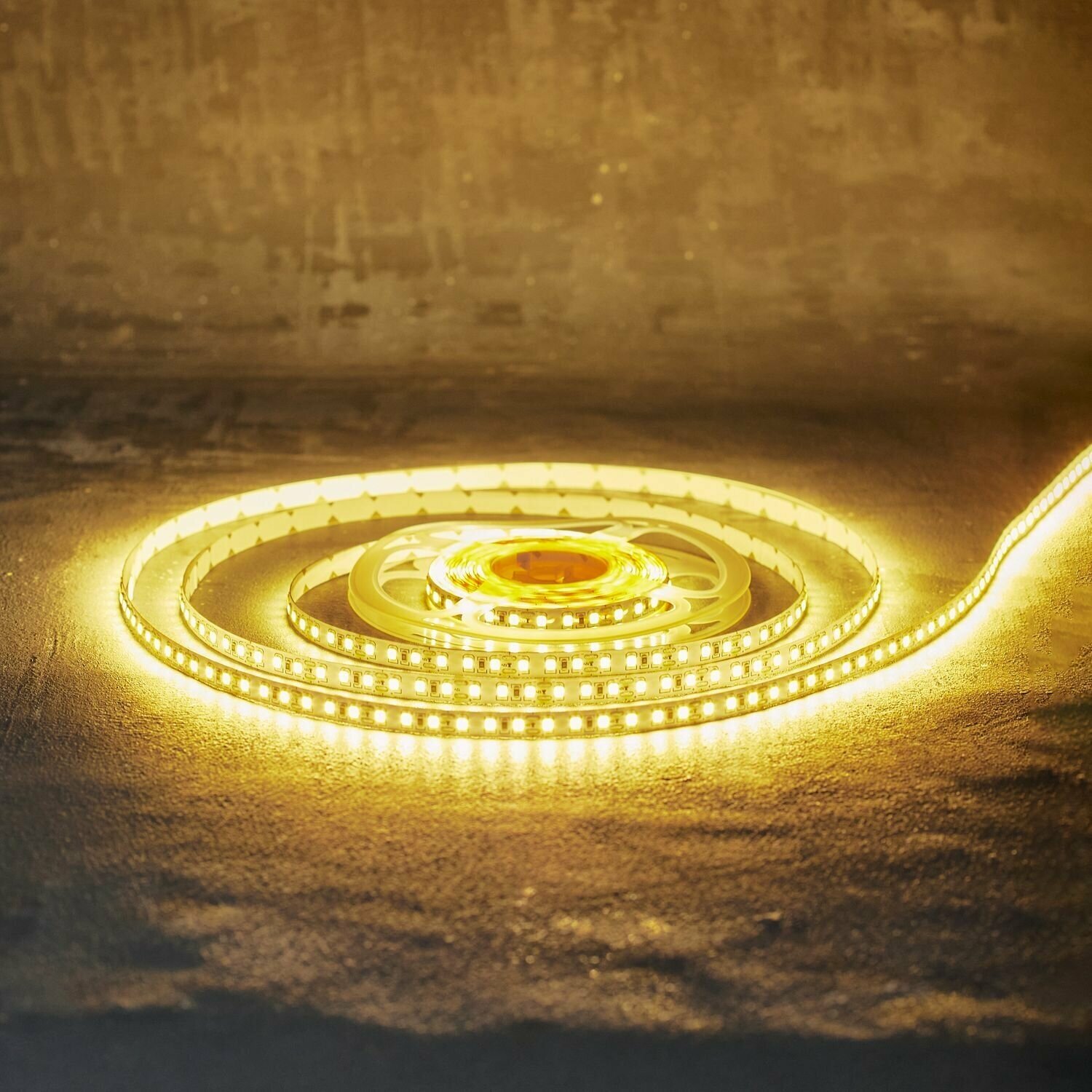 Светодиодная лента на клеевой основе, теплое белое свечение, 5 м, 120 LED/м, 12 В, IP23 Lamper — фото 1
