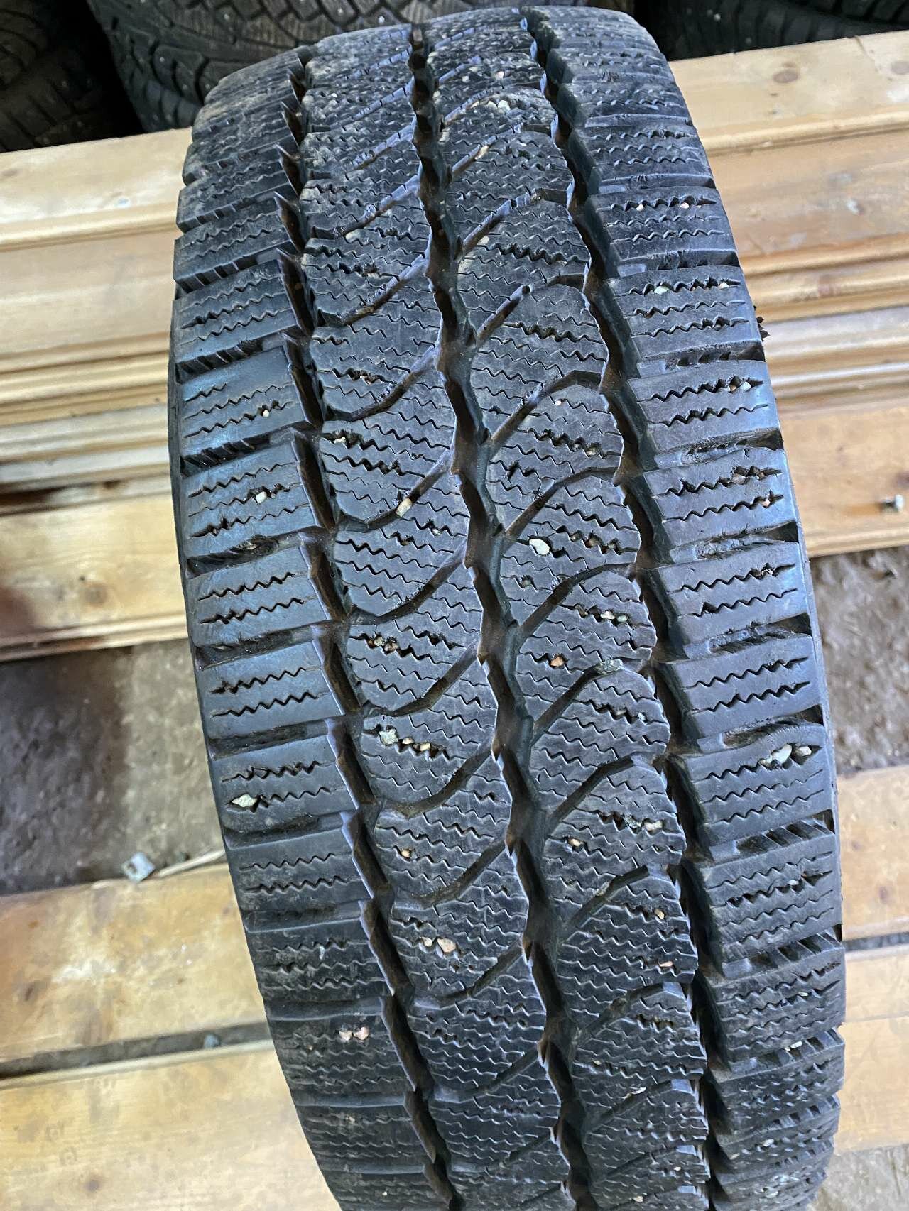 215/65 R16 109/107R Continental VancoWinter 2