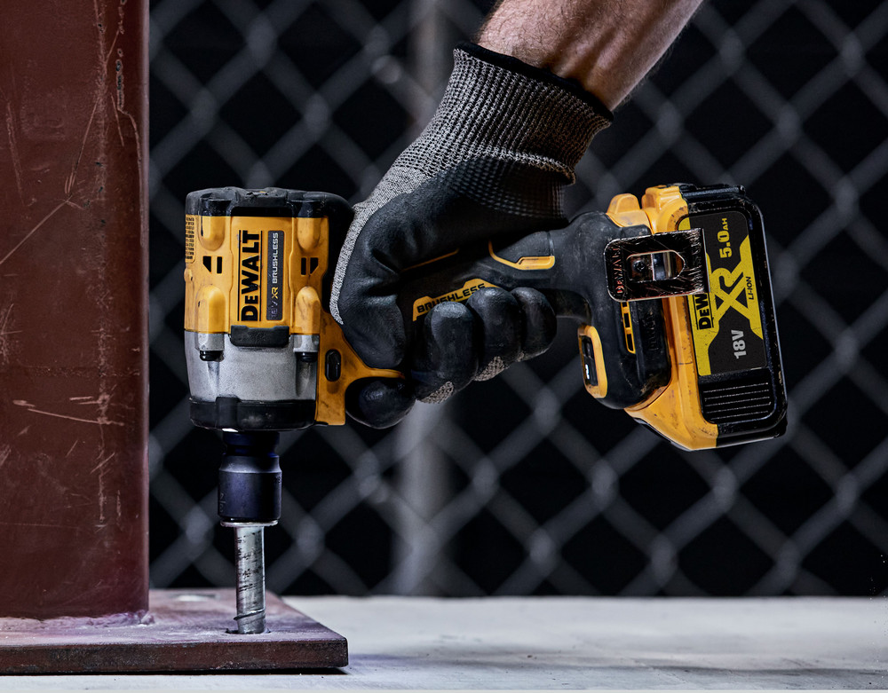 Гайковерт аккумуляторный DeWalt DCF921NT (б/акк б/зу) - фото №15