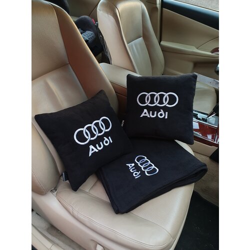 Автомобильный набор: 2 подушки 30х30см и плед 150х180 см в машину с вышивкой логотипа Audi, цвет черный
