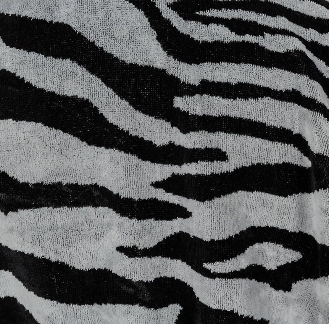 ROBERTO CAVALLI - Zebra Nero халат - фотография № 3