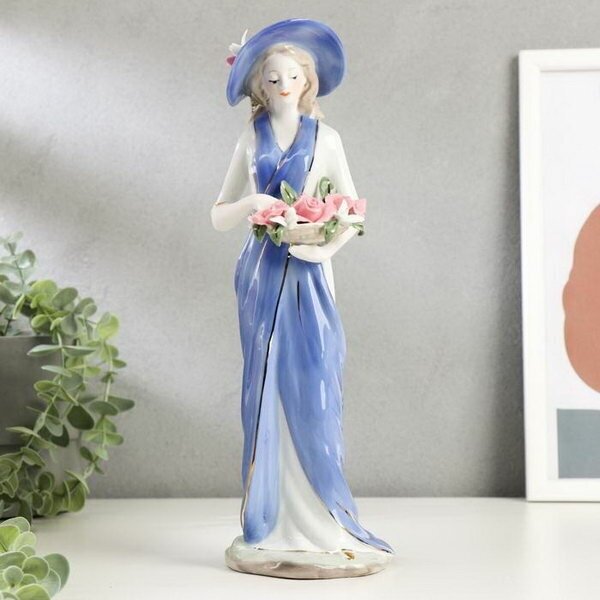 Сувенир керамика "Девушка в голубом платье и в шляпе с розами в руках" 30.5х11х10 см