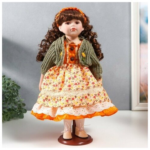 Кукла коллекционная керамика "Вера в платье с мелкими цветами и зелёном джемпере" 40 см, 1 шт.