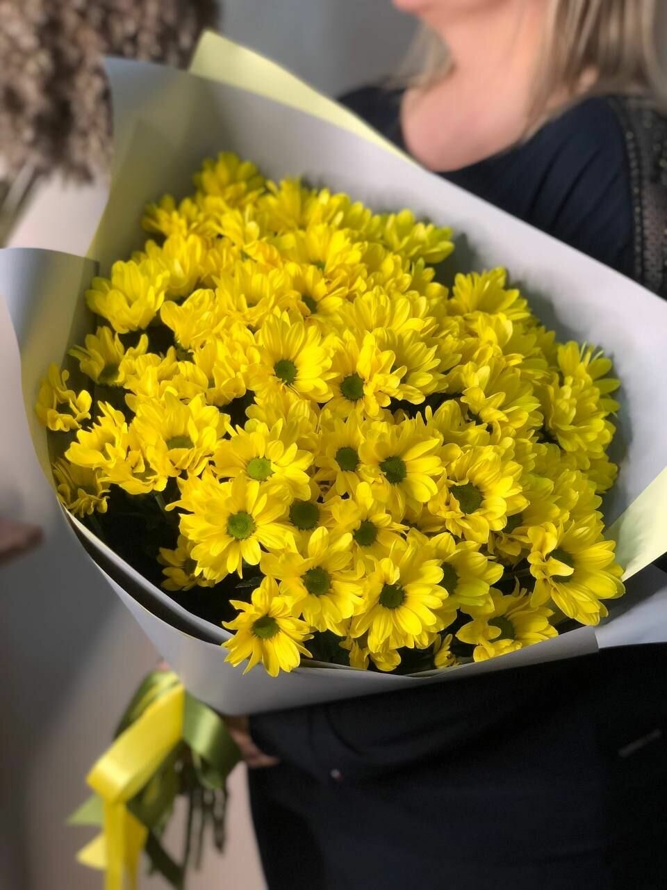 Букет из 9 желтых кустовых хризантем ромашек