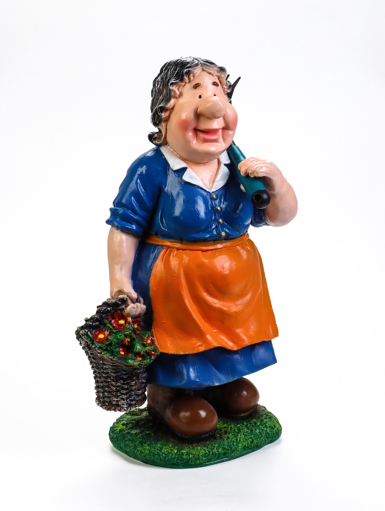 Садовая фигура из полистоуна «Баба с тяпкой» 23×37×63 см