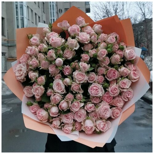 51 пионовидная кустовая роза Бомбастик. Букет 192 Kimbirly Flowers
