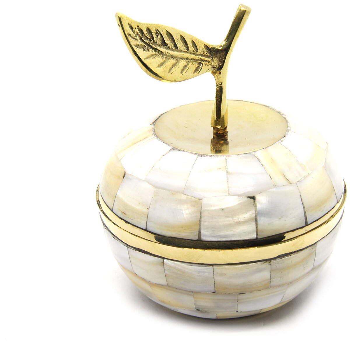 фото Шкатулка в виде яблока из латуни и перламутра