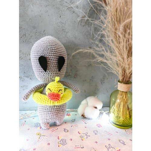 Игрушка Инопланетянин на пляже