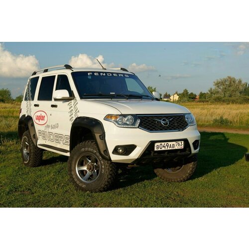 Расширители колесных арок UAZ PATRIOT NEW с накладками на бампер и одном лючком бензобака (выступ 90 ММ спереди/сзади)