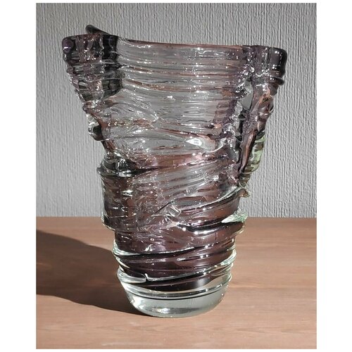 Декоративная ваза для цветов 