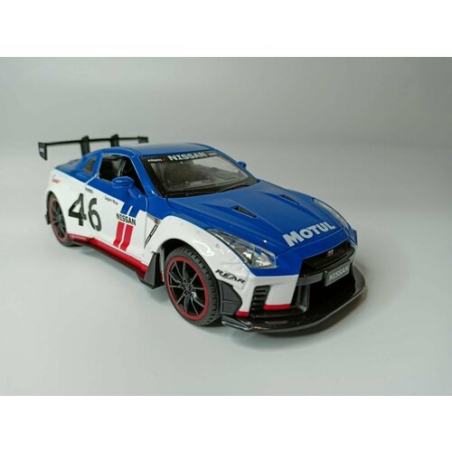 Металлическая машинка Nissan GTR масштаб 1/24