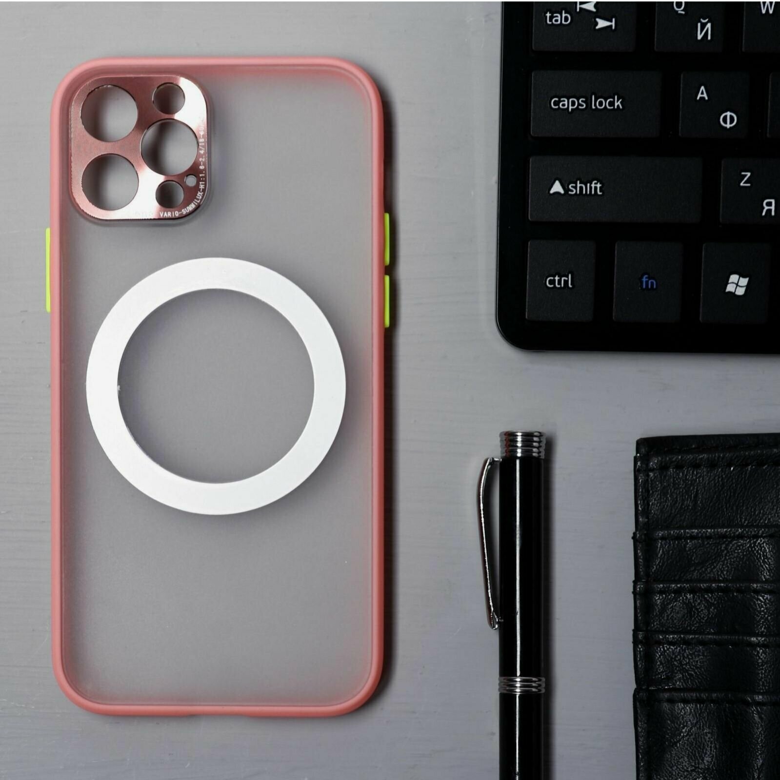 Чехол LuazON для iPhone 12 Pro, поддержка MagSafe, с окантовкой, пластиковый, розовый