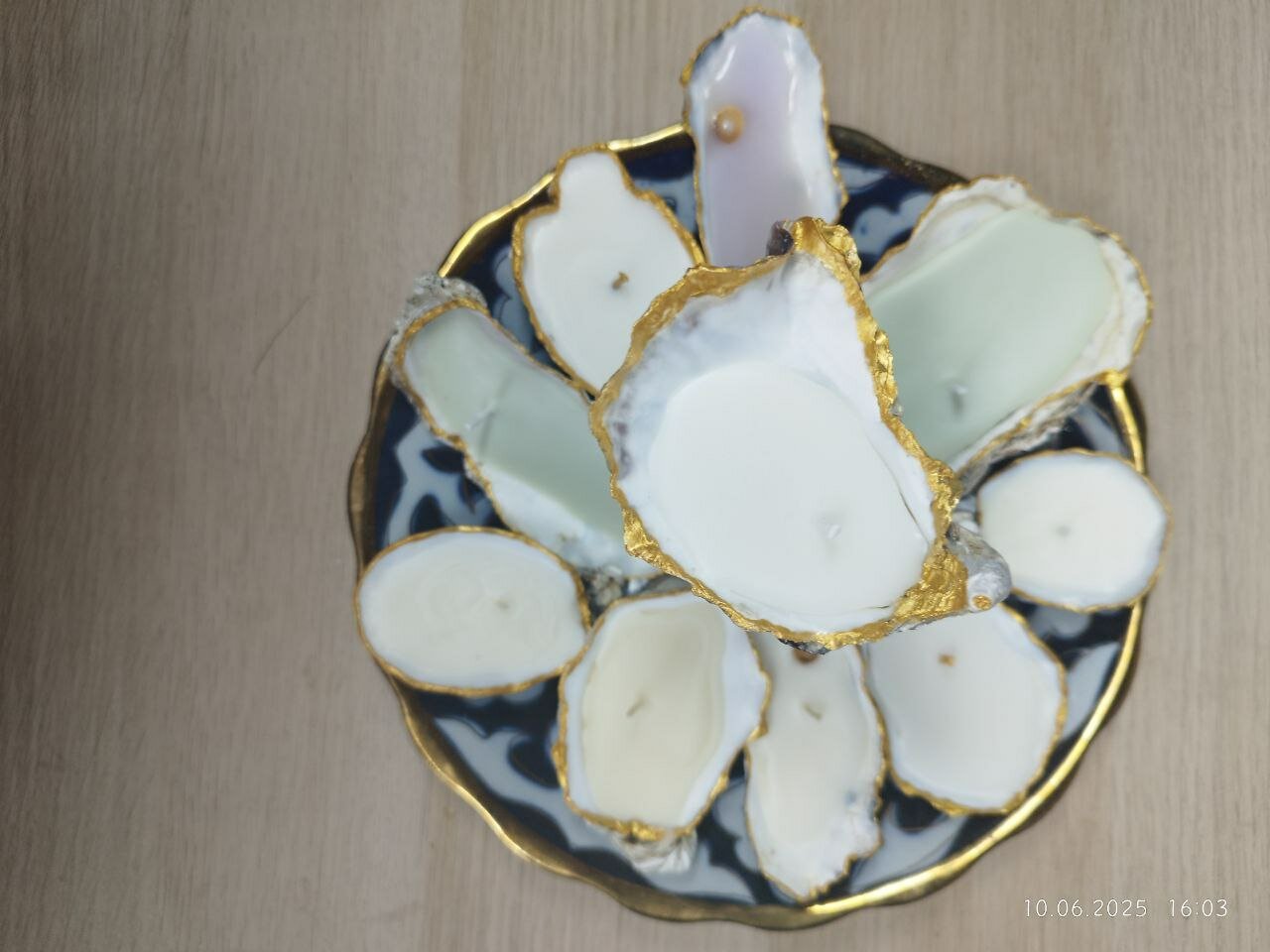 Свеча ручной работы "Устрицы" устрица Бокал соевый воск белая золото — фото 1