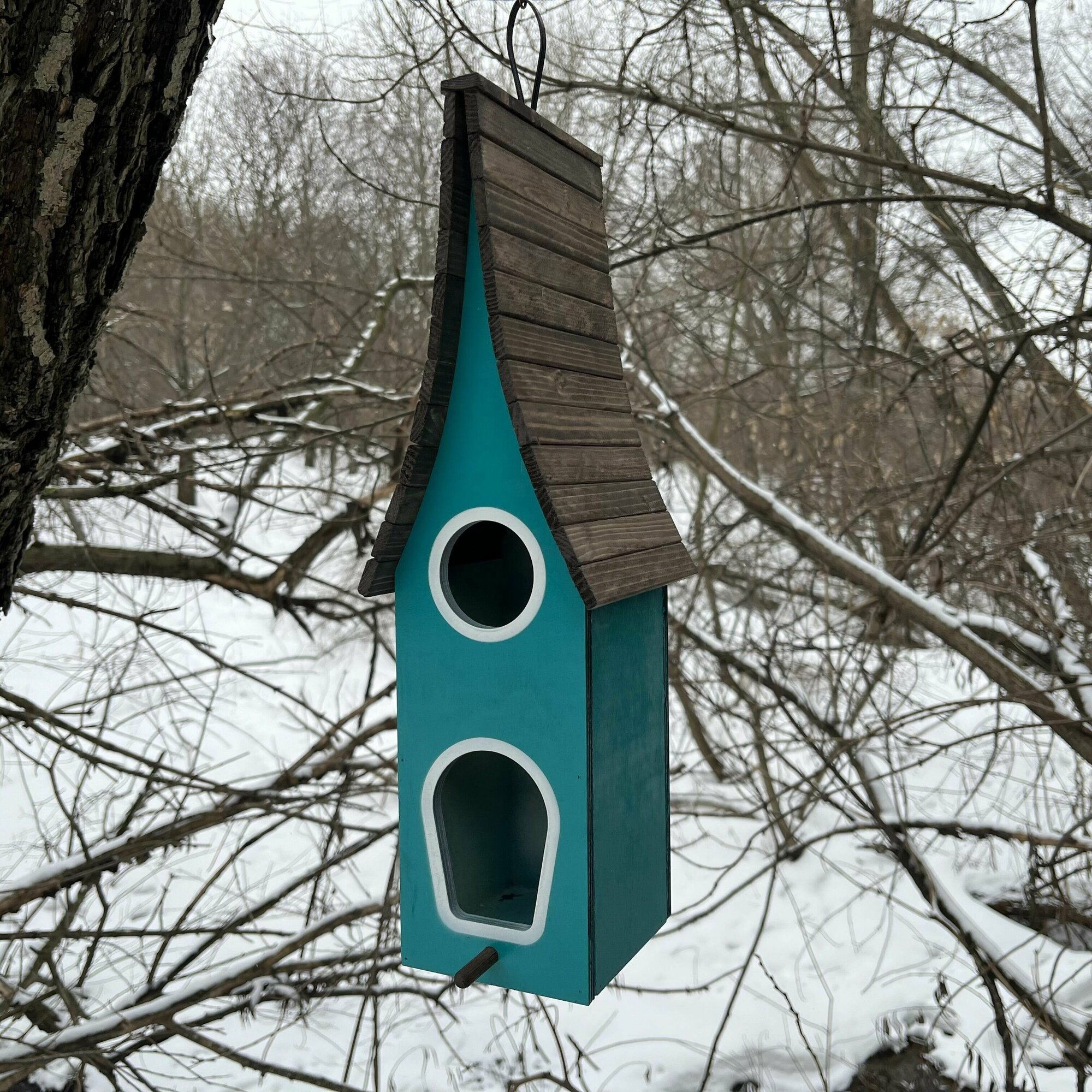Деревянный скворечник для птиц PinePeak / Кормушка для птиц подвесная для дачи и сада, 410х120х150мм
