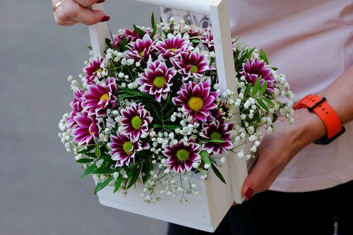 Изображение товара Композиция из хризантем в ящике