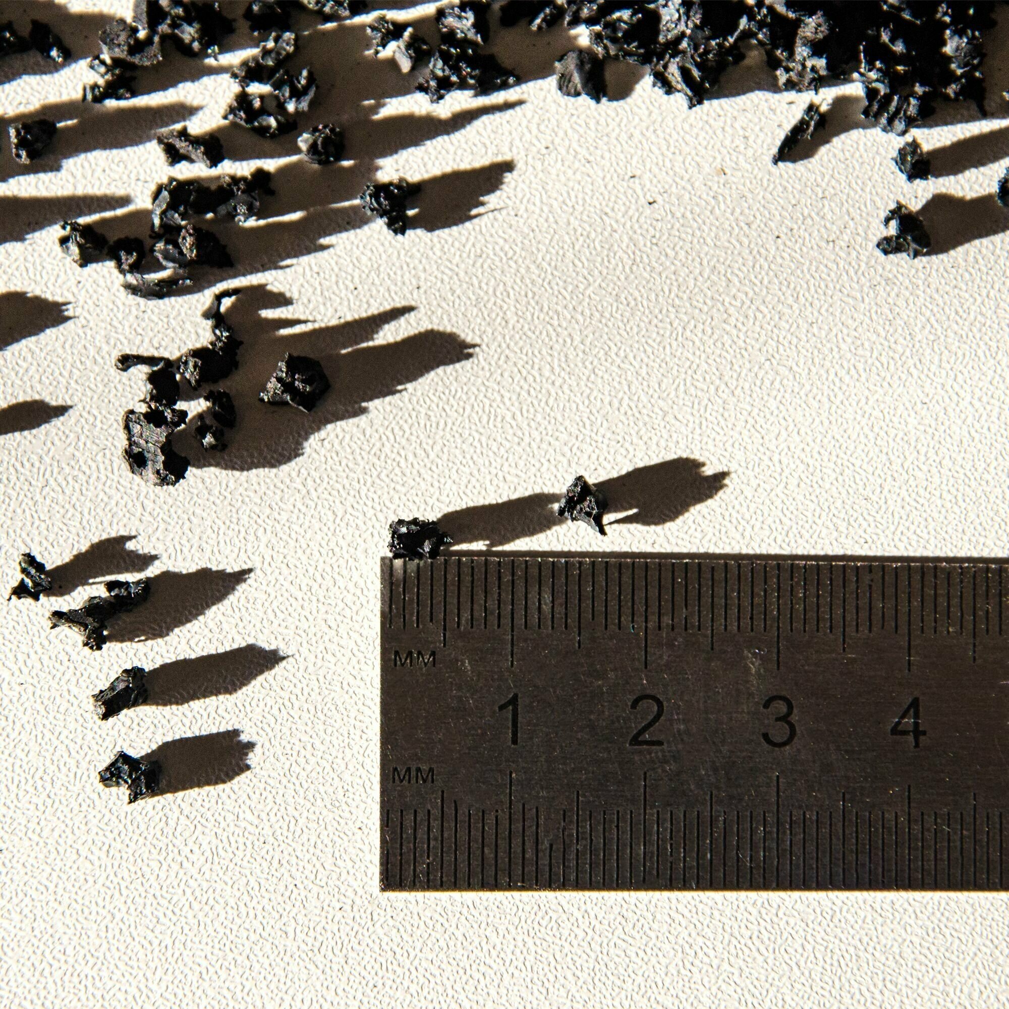 Резиновая крошка 3-5 мм чёрная 24 кг - фотография № 2