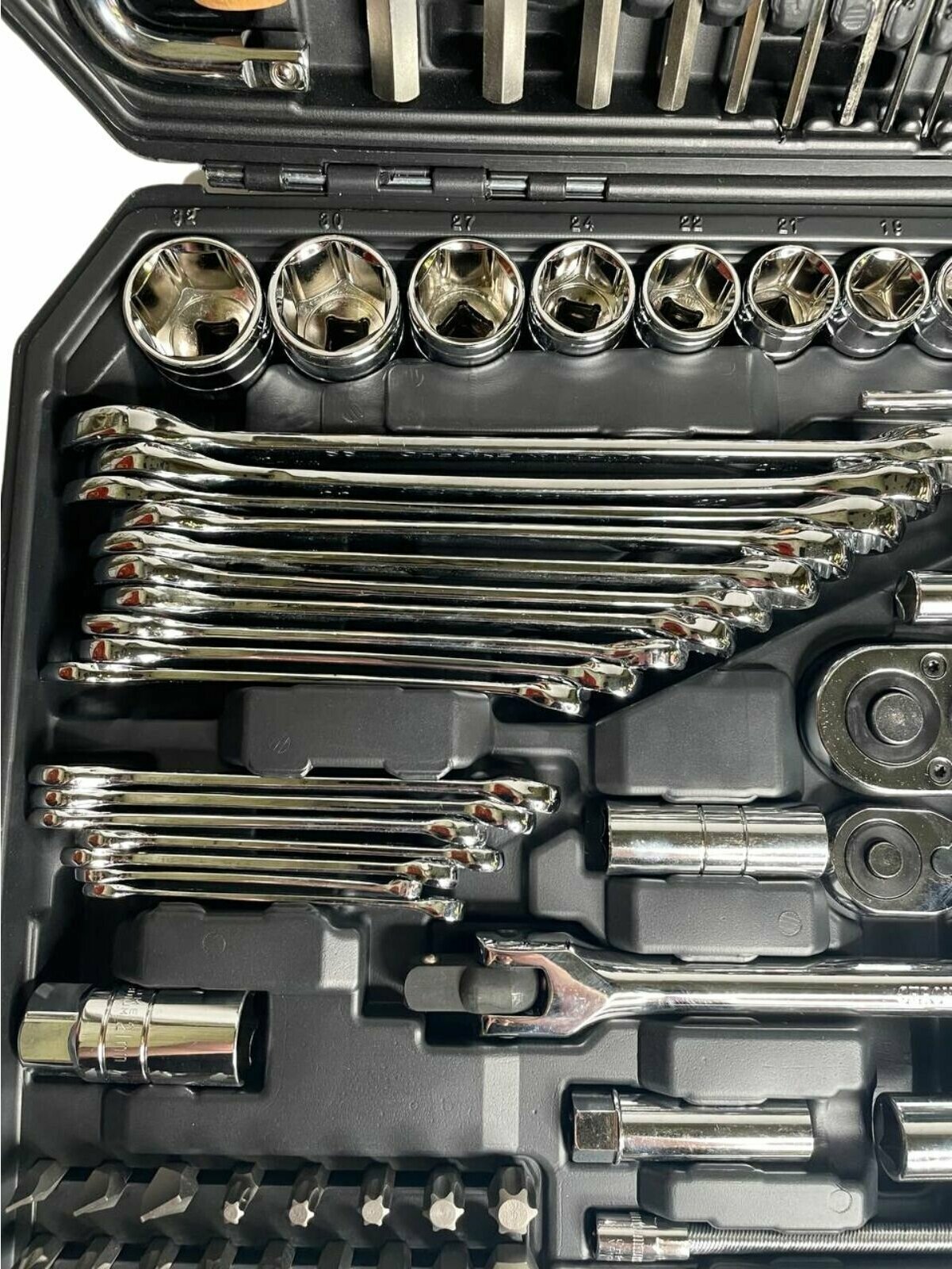 Набор инструментов для автомобиля 129 предметов в чемодане SATAVRP, набор ключей и головок, автоинструменты в кейсе - фотография № 10