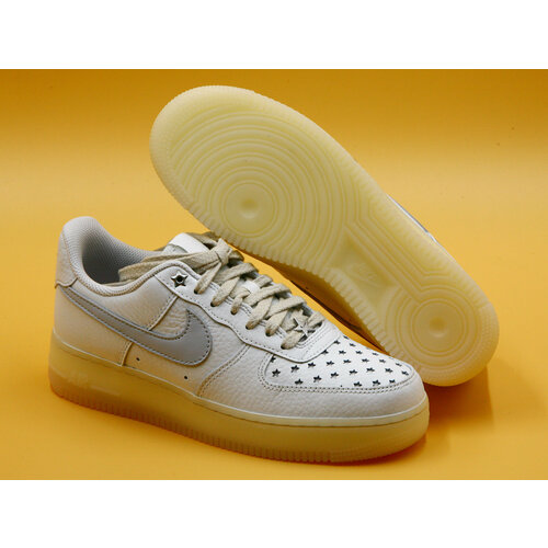 Кроссовки NIKE Air Force 1 '07 Low LX, полнота D, размер 9US, белый кроссовки nike полнота d размер 9us белый